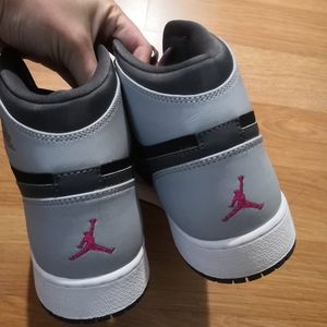 Air Jordan 1 High GS size 9Y